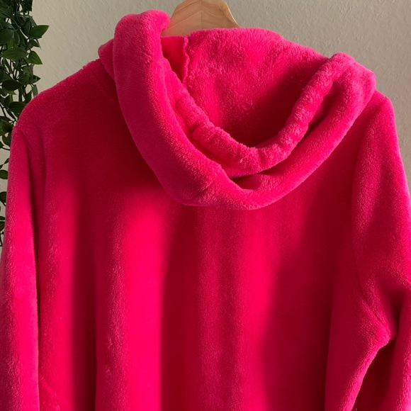 victoria’s secret fluffy cozy robe - Picture 10 of 12